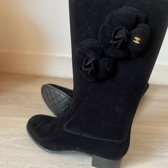 Chanel Black Camelia Rain Boots - Picture 3 of 5